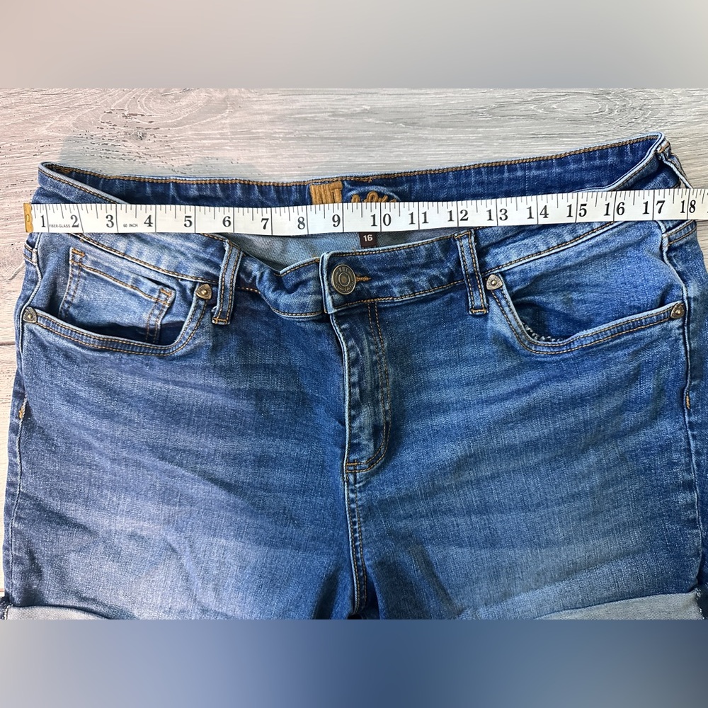Kut from the Kloth Women’s Classic Denim Katy Boyfriend Jean Shorts size 16 - Picture 3 of 8